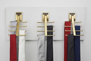 Tie Hook in Matte Gold